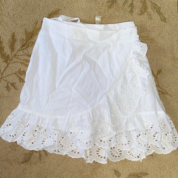 White summer skirt - NEVER WORN BEFORE - Picture 1 of 3